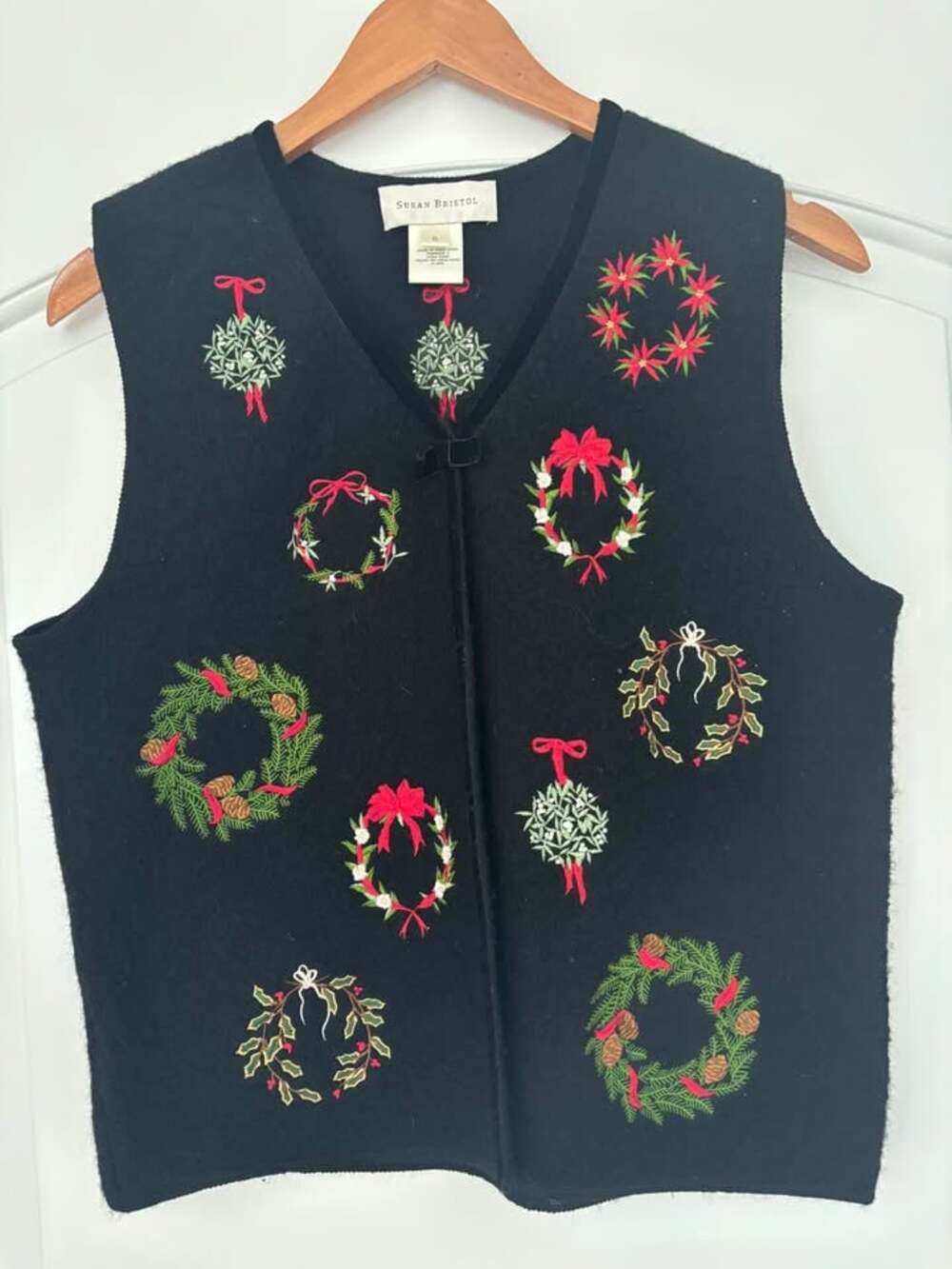 Vintage Susan Bristol 100% Wool Christmas Sweater Vest Black Embroidered Wreaths
